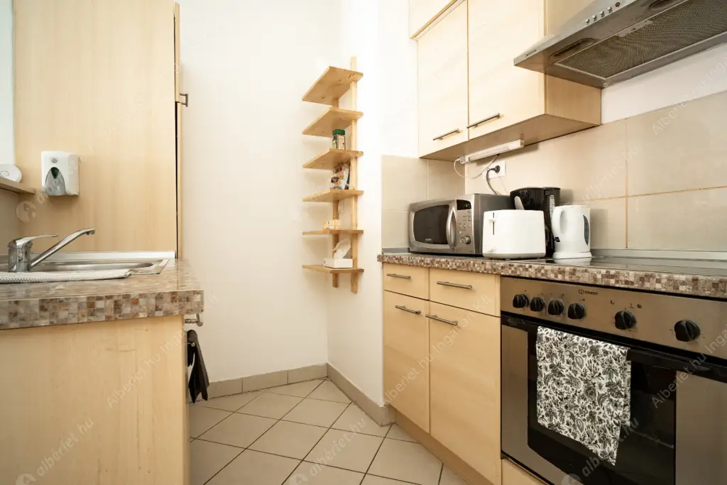 Kiadó albérlet 349000 Ft/hó áron: Budapest, VII. kerület  Holló utca. Mérete: 56 nm, 2 szobás | Alberlet.hu - 6614845