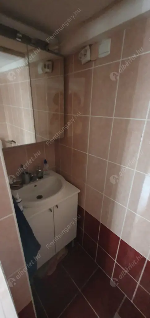 Kiadó albérlet 340000 Ft/hó áron: Budapest, VII. kerület  Holló utca. Mérete: 65 nm, 2 szobás | Alberlet.hu - 6605756