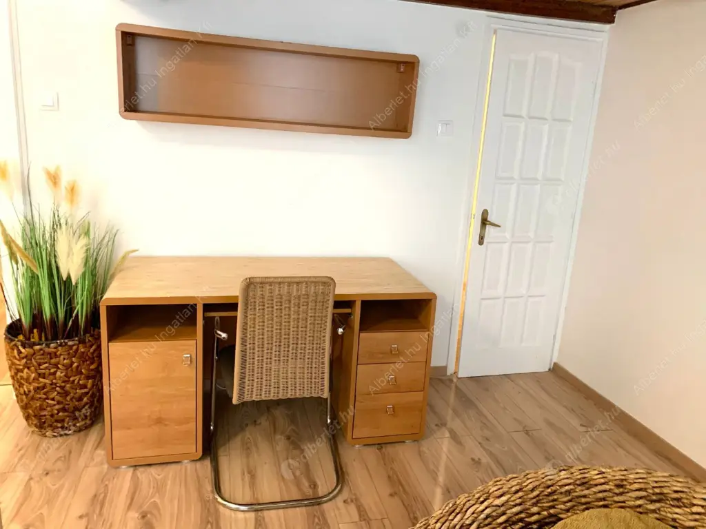 Kiadó albérlet 623000 Ft/hó áron: Budapest, VII. kerület  Huszár utca. Mérete: 80 nm, 3 szobás | Alberlet.hu - 6568477