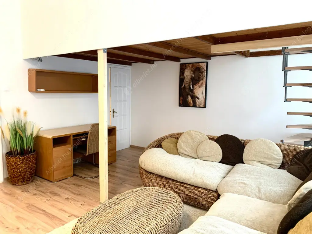 Kiadó albérlet 623000 Ft/hó áron: Budapest, VII. kerület  Huszár utca. Mérete: 80 nm, 3 szobás | Alberlet.hu - 6568479