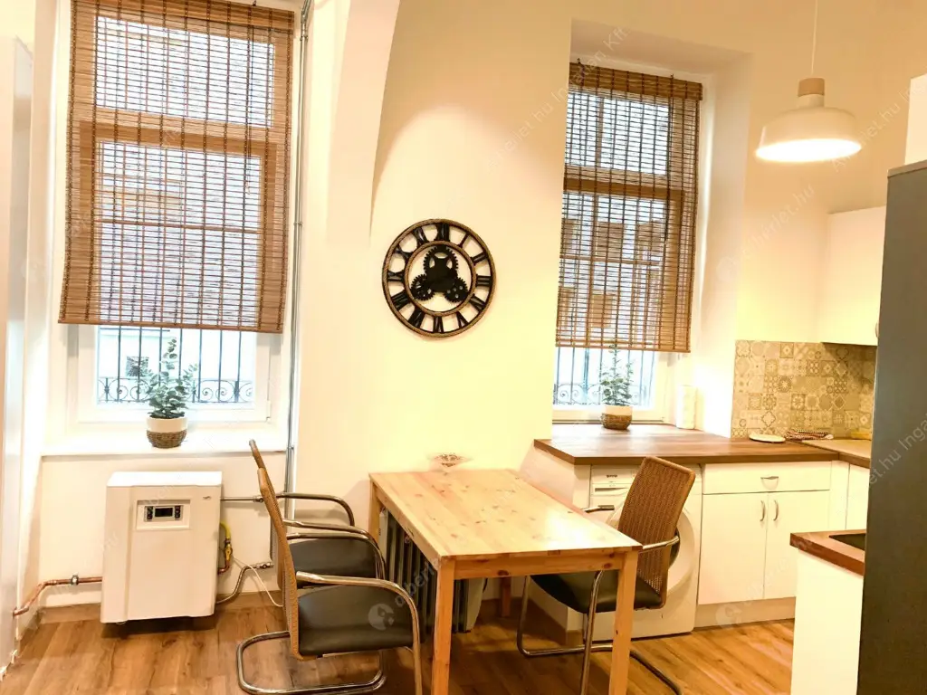 Kiadó albérlet 623000 Ft/hó áron: Budapest, VII. kerület  Huszár utca. Mérete: 80 nm, 3 szobás | Alberlet.hu - 6568489