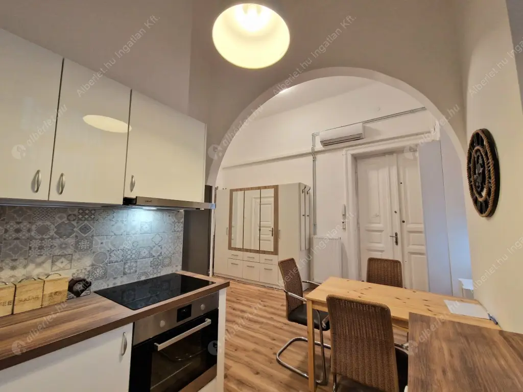 Kiadó albérlet 519000 Ft/hó áron: Budapest, VII. kerület  Huszár utca. Mérete: 80 nm, 3 szobás | Alberlet.hu - 6578529