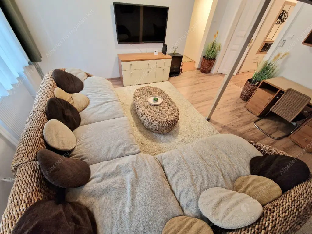 Kiadó albérlet 478000 Ft/hó áron: Budapest, VII. kerület  Huszár utca. Mérete: 80 nm, 3 szobás | Alberlet.hu - 6591025