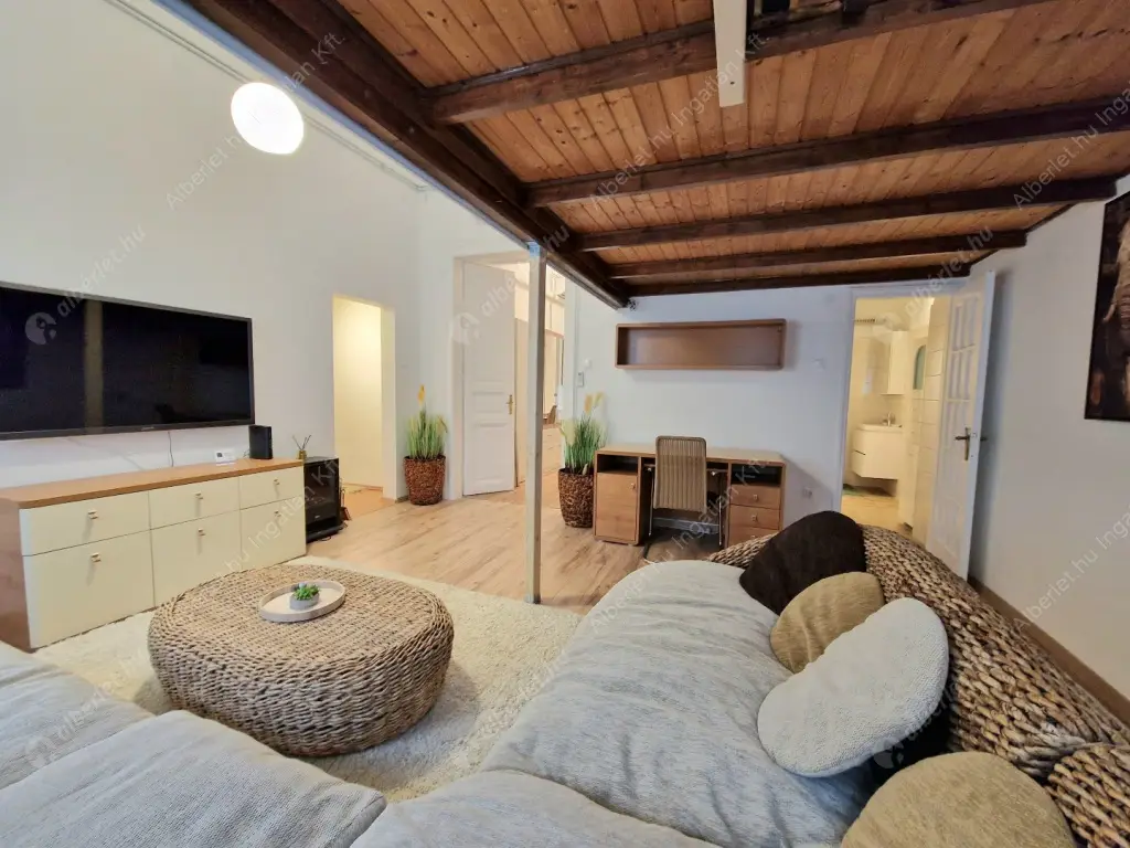 Kiadó albérlet 478000 Ft/hó áron: Budapest, VII. kerület  Huszár utca. Mérete: 80 nm, 3 szobás | Alberlet.hu - 6591026