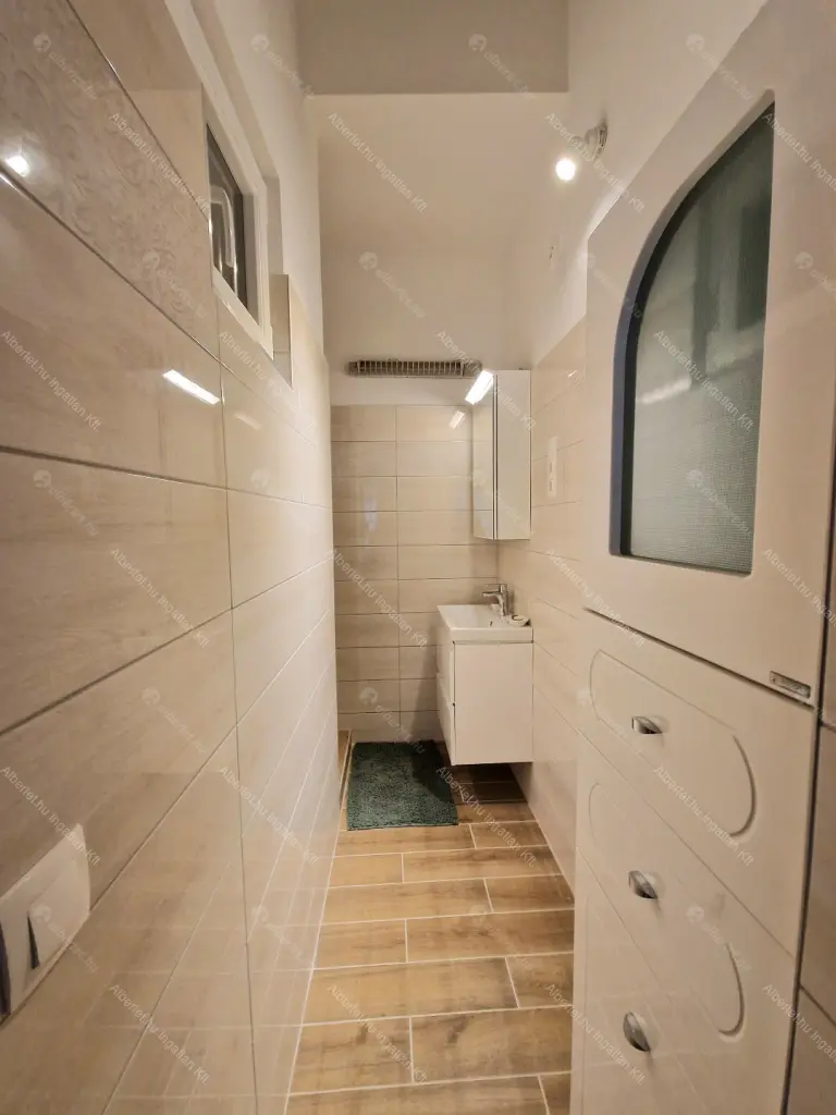 Kiadó albérlet 455000 Ft/hó áron: Budapest, VII. kerület  Huszár utca. Mérete: 80 nm, 3 szobás | Alberlet.hu - 6639434