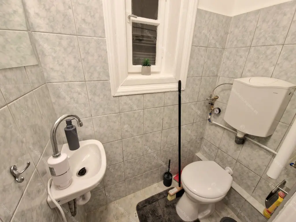 Kiadó albérlet 455000 Ft/hó áron: Budapest, VII. kerület  Huszár utca. Mérete: 80 nm, 3 szobás | Alberlet.hu - 6639436