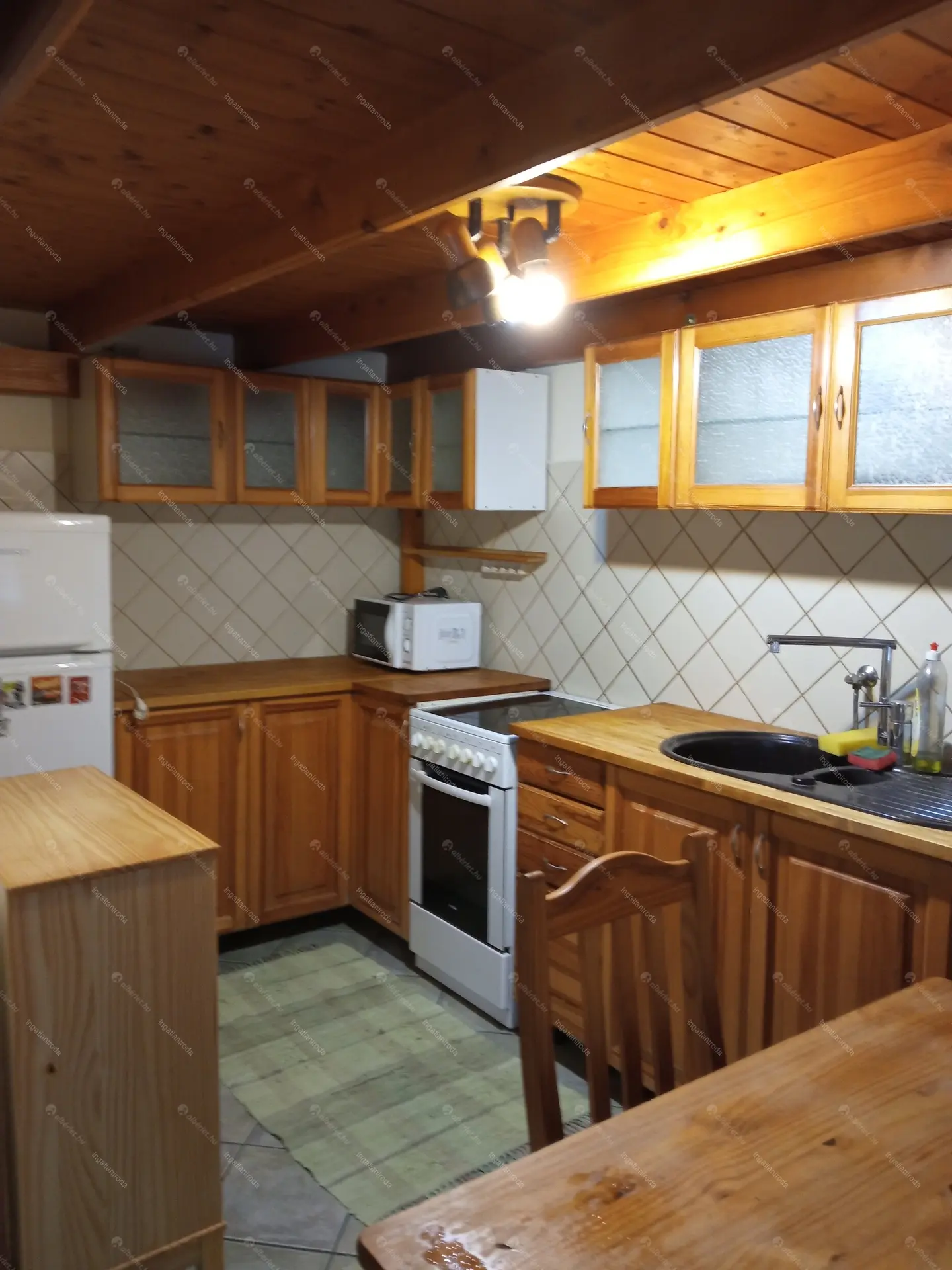 Kiadó albérlet 185000 Ft/hó áron: Budapest, VII. kerület  István út. Mérete: 30 nm, 1 szobás | Alberlet.hu - 5591713