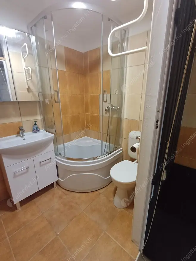 Kiadó albérlet 200000 Ft/hó áron: Budapest, VII. kerület  István utca. Mérete: 44 nm, 2 szobás | Alberlet.hu - 6572629