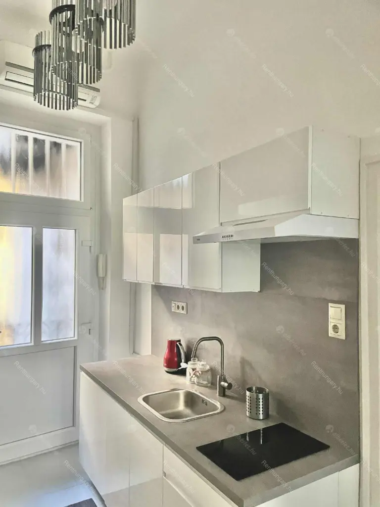 Kiadó albérlet 263000 Ft/hó áron: Budapest, VII. kerület  Izabella utca. Mérete: 40 nm, 1 szobás | Alberlet.hu - 6663373