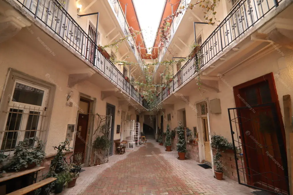 Kiadó albérlet 263000 Ft/hó áron: Budapest, VII. kerület  Izabella utca. Mérete: 40 nm, 1 szobás | Alberlet.hu - 6663384