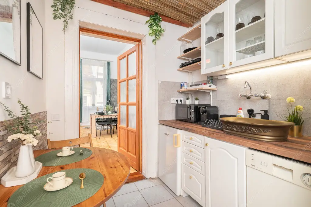 Kiadó albérlet 250000 Ft/hó áron: Budapest, VII. kerület  Jósika utca. Mérete: 35 nm, 1 szobás | Alberlet.hu - 6563017