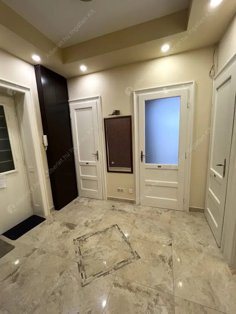 Kiadó albérlet 1200000 Ft/hó áron: Budapest, VII. kerület  Károly körút. Mérete: 100 nm, 4 szobás | Alberlet.hu - 6589401