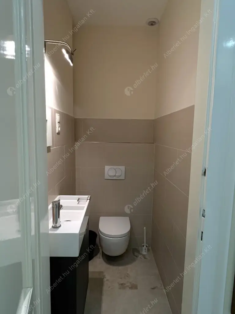 Kiadó albérlet 850000 Ft/hó áron: Budapest, VII. kerület  Károly körút. Mérete: 100 nm, 4 szobás | Alberlet.hu - 6616236