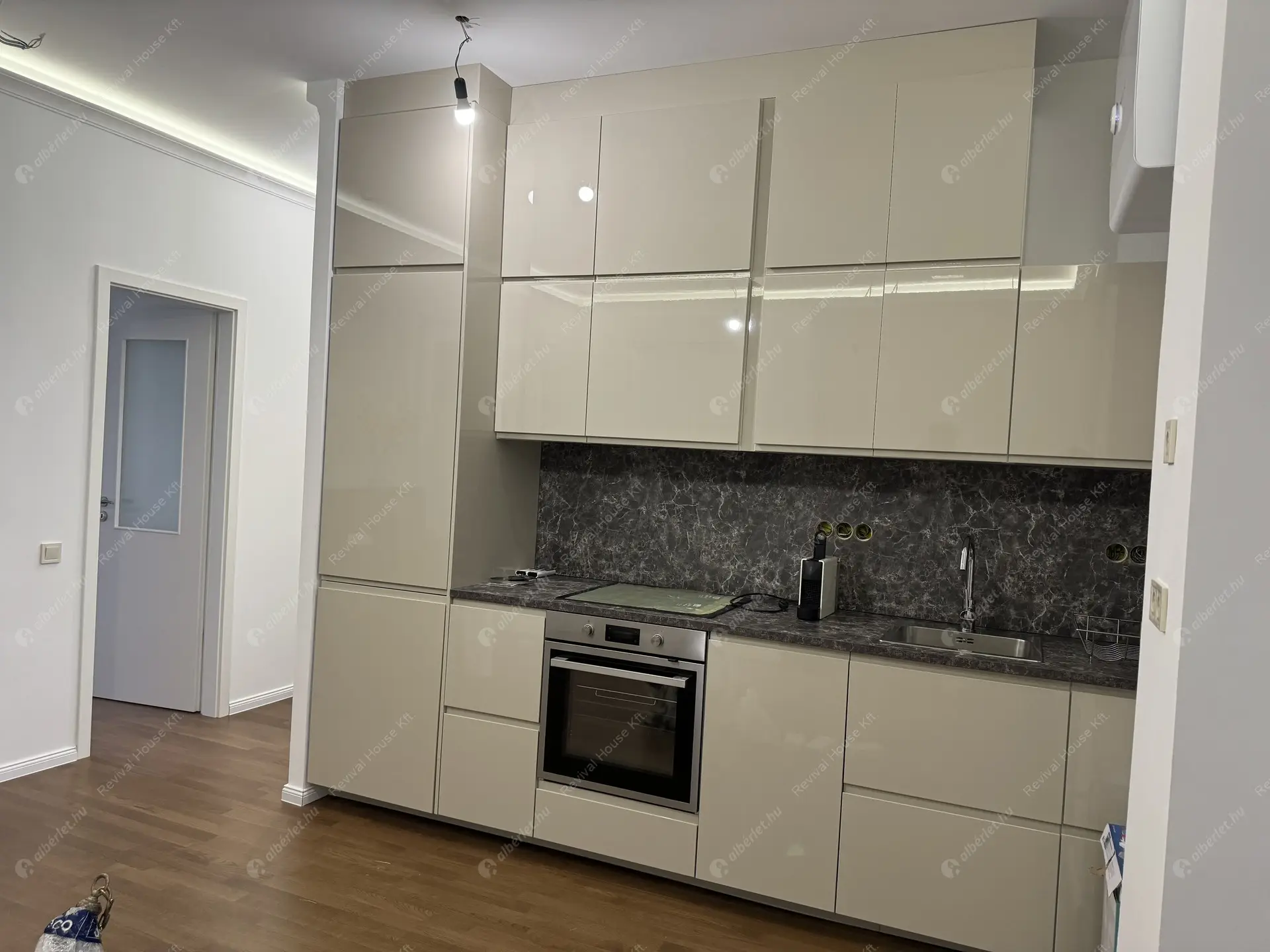 Kiadó albérlet 699000 Ft/hó áron: Budapest, VII. kerület  Károly körút. Mérete: 110 nm, 4 szobás | Alberlet.hu - 6214218