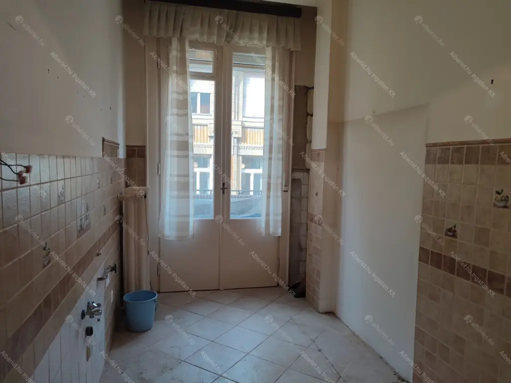 Kiadó albérlet 1200000 Ft/hó áron: Budapest, VII. kerület  Károly körút. Mérete: 114 nm, 5 szobás | Alberlet.hu - 6651503