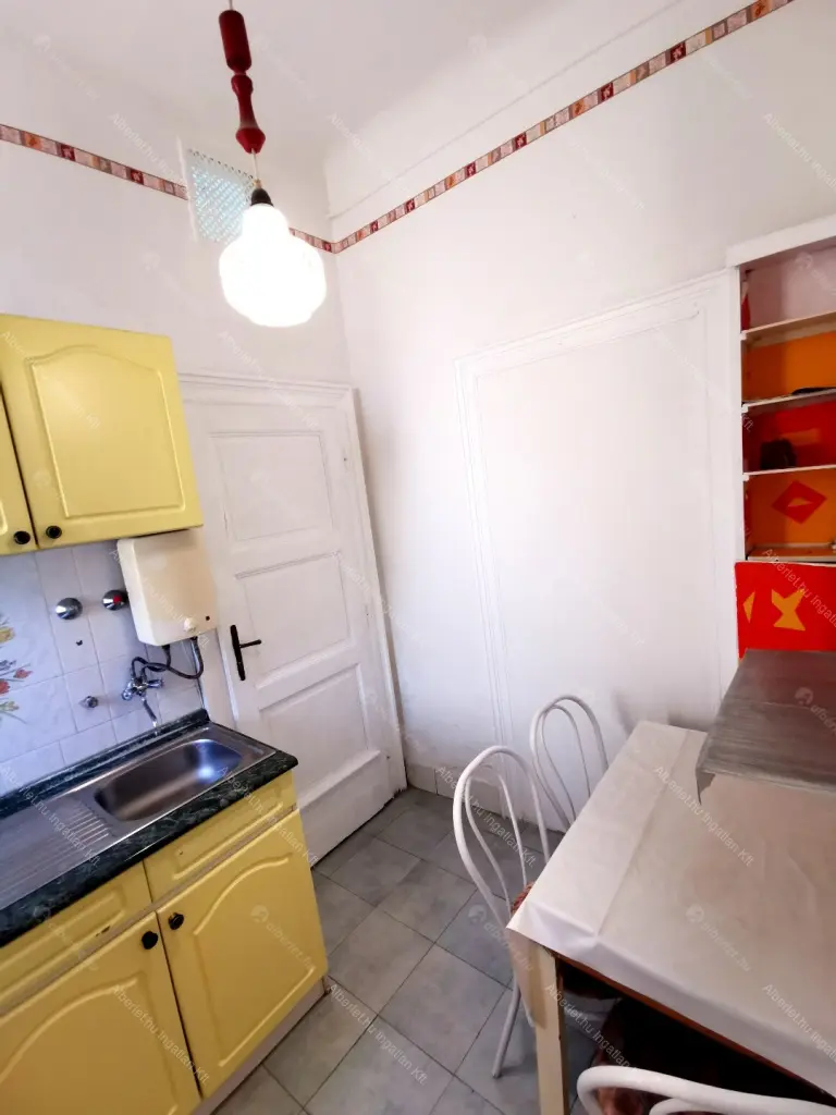 Kiadó albérlet 240000 Ft/hó áron: Budapest, VII. kerület  Károly körút. Mérete: 42 nm, 1 szobás | Alberlet.hu - 6693937