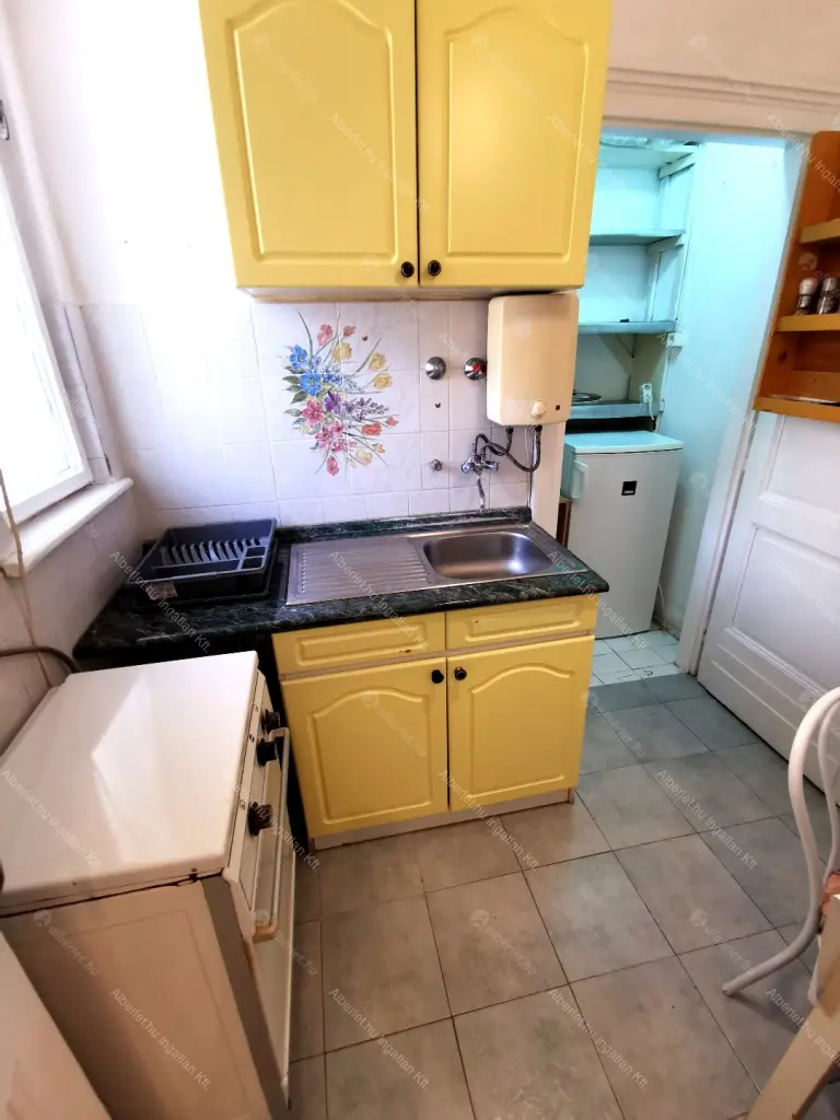 Kiadó albérlet 240000 Ft/hó áron: Budapest, VII. kerület  Károly körút. Mérete: 42 nm, 1 szobás | Alberlet.hu - 6693938