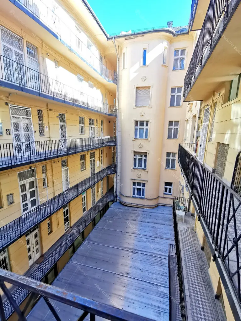 Kiadó albérlet 240000 Ft/hó áron: Budapest, VII. kerület  Károly körút. Mérete: 42 nm, 1 szobás | Alberlet.hu - 6693945