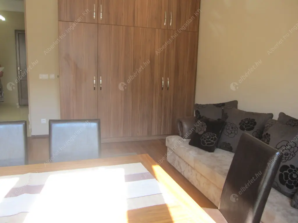 Kiadó albérlet 270000 Ft/hó áron: Budapest, VII. kerület  Károly körút. Mérete: 44 nm, 1 szobás | Alberlet.hu - 6618152