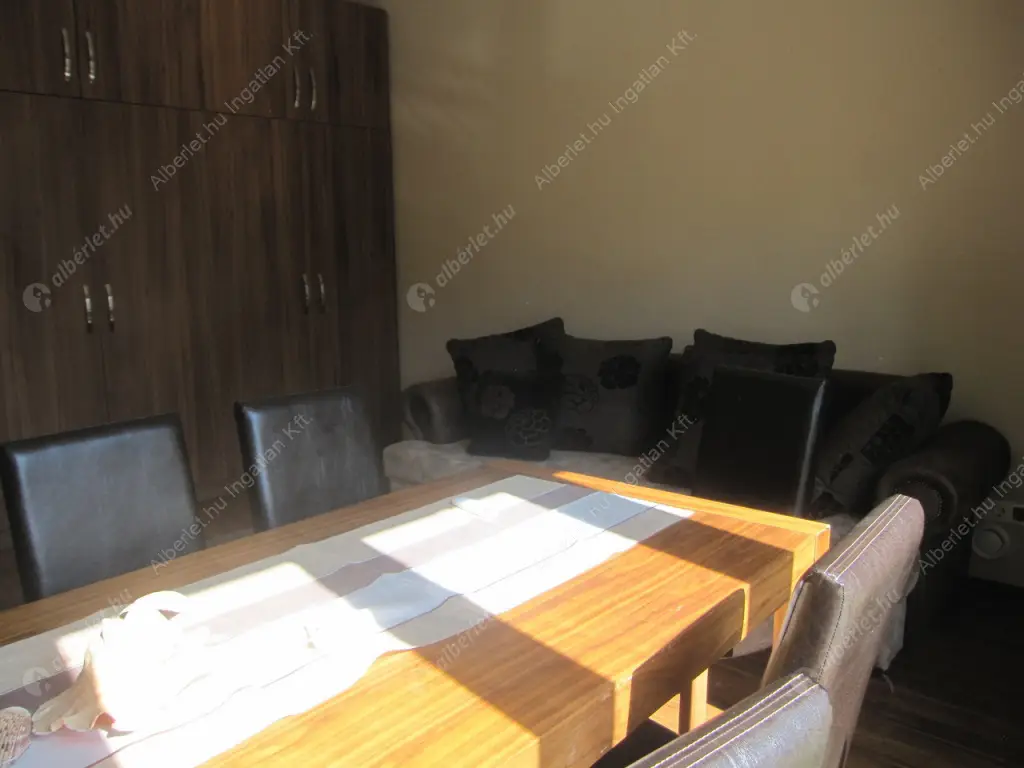 Kiadó albérlet 270000 Ft/hó áron: Budapest, VII. kerület  Károly körút. Mérete: 44 nm, 1 szobás | Alberlet.hu - 6618154