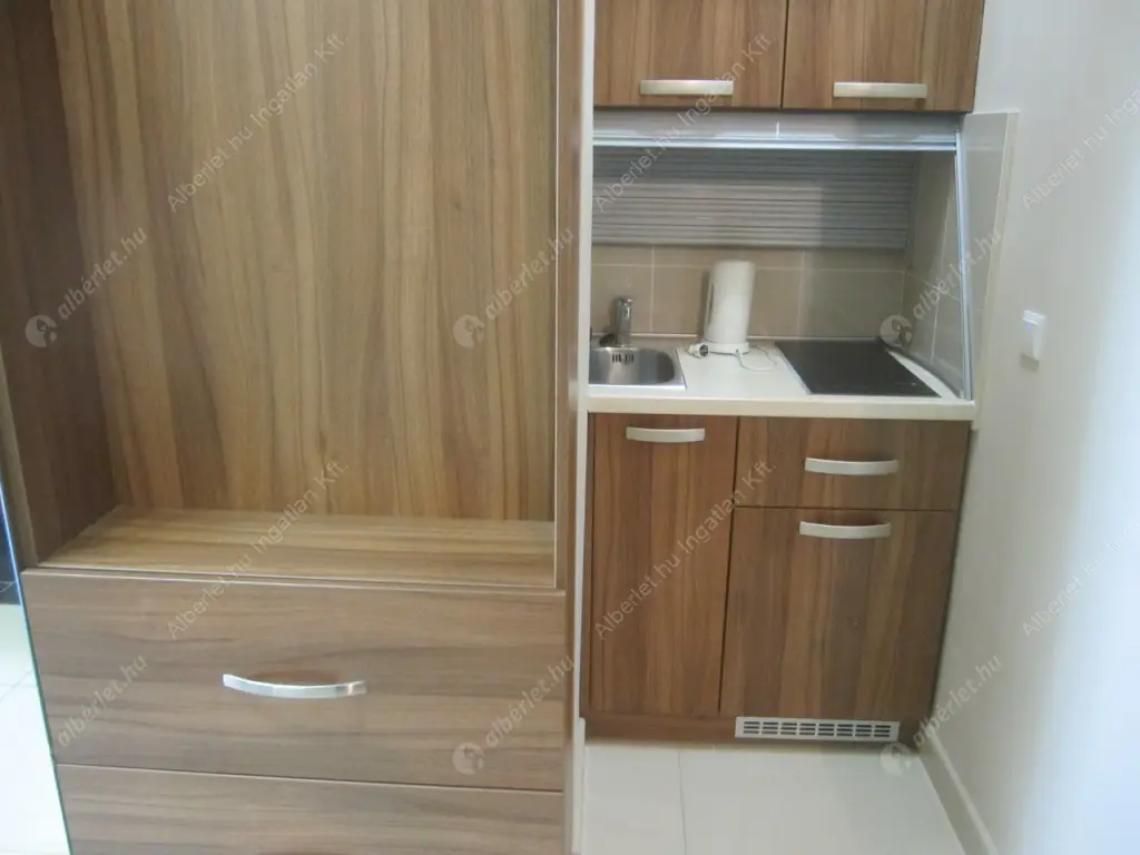 Kiadó albérlet 270000 Ft/hó áron: Budapest, VII. kerület  Károly körút. Mérete: 44 nm, 1 szobás | Alberlet.hu - 6618155