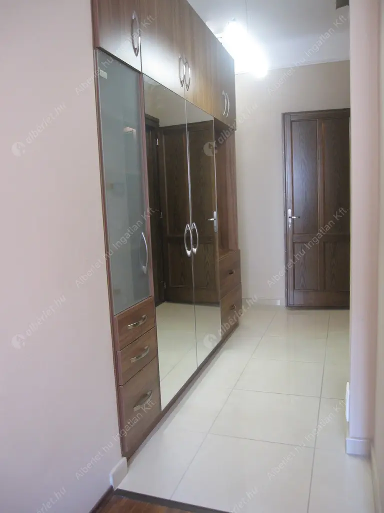 Kiadó albérlet 270000 Ft/hó áron: Budapest, VII. kerület  Károly körút. Mérete: 44 nm, 1 szobás | Alberlet.hu - 6618159