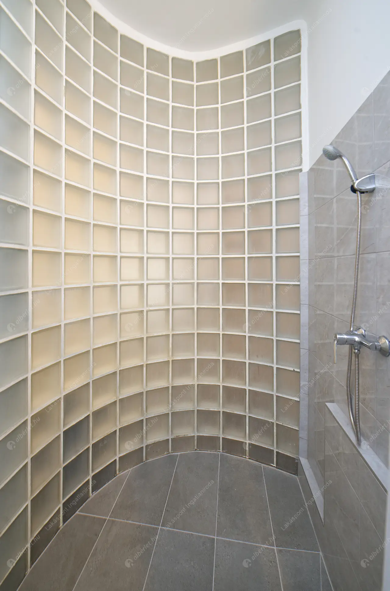 Kiadó albérlet 250000 Ft/hó áron: Budapest, VII. kerület  Károly körút. Mérete: 60 nm, 2 szobás | Alberlet.hu - 6571798