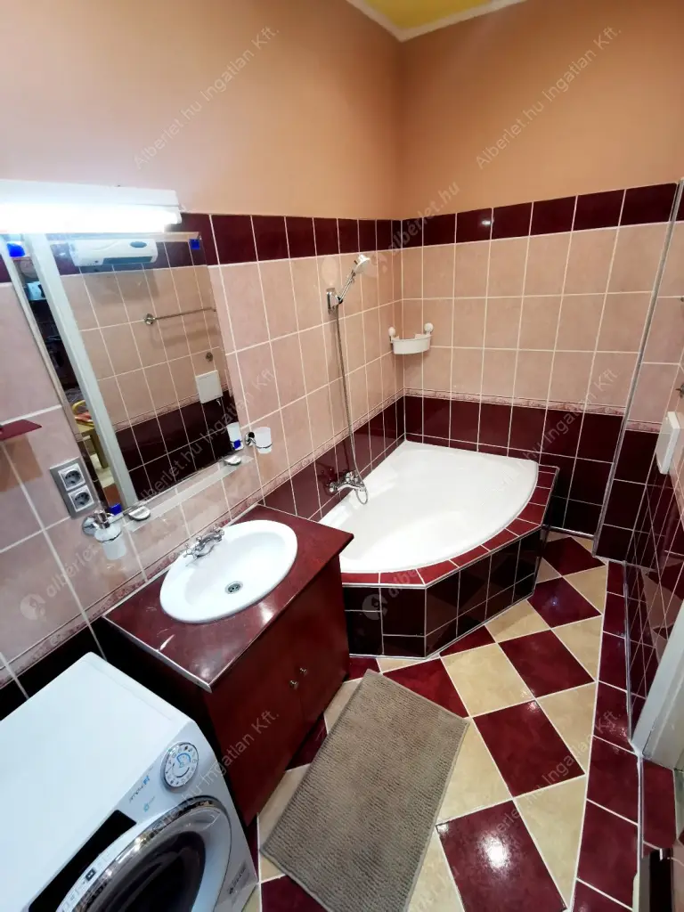 Kiadó albérlet 180000 Ft/hó áron: Budapest, VII. kerület  Kazinczy utca. Mérete: 31 nm, 1 szobás | Alberlet.hu - 6586529