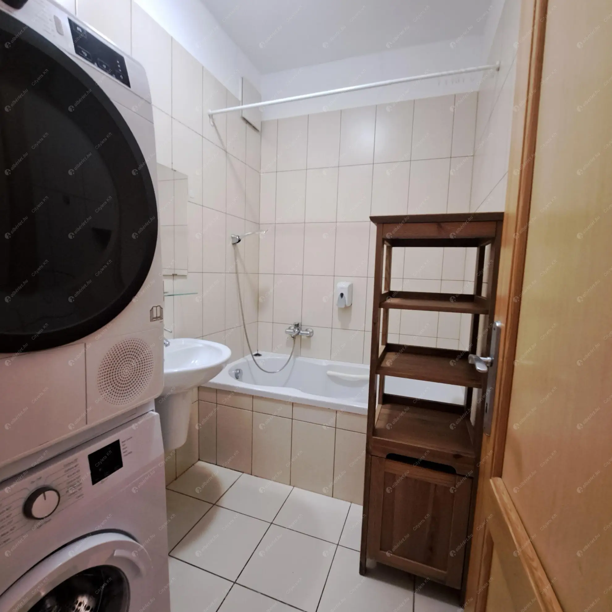 Kiadó albérlet 240000 Ft/hó áron: Budapest, VII. kerület  Kazinczy utca. Mérete: 43 nm, 1 szobás | Alberlet.hu - 6614787