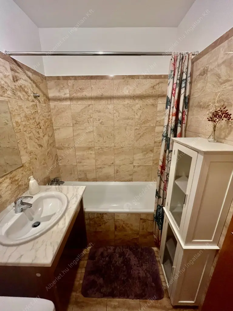 Kiadó albérlet 350000 Ft/hó áron: Budapest, VII. kerület  Kazinczy utca. Mérete: 71 nm, 3 szobás | Alberlet.hu - 6516235