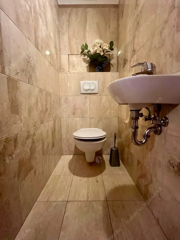 Kiadó albérlet 350000 Ft/hó áron: Budapest, VII. kerület  Kazinczy utca. Mérete: 71 nm, 3 szobás | Alberlet.hu - 6516242