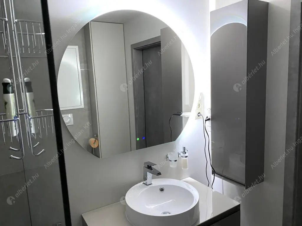 Kiadó albérlet 390000 Ft/hó áron: Budapest, VII. kerület  Kertész utca. Mérete: 46 nm, 2 szobás | Alberlet.hu - 6627561