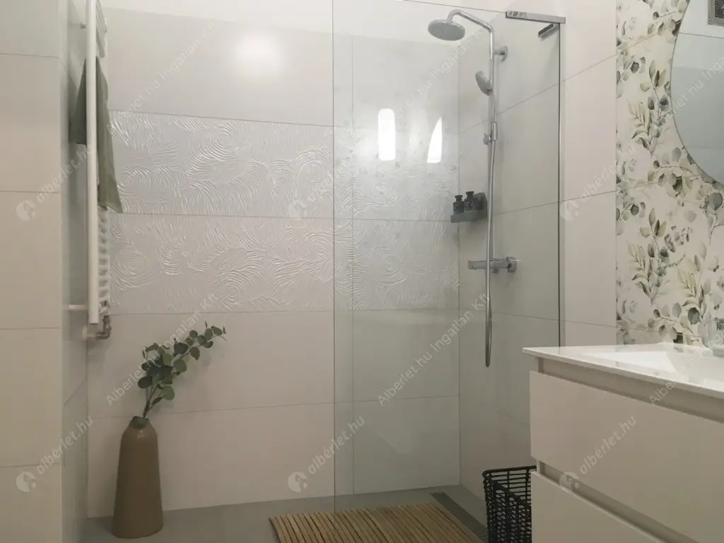 Kiadó albérlet 350000 Ft/hó áron: Budapest, VII. kerület  Kertész utca. Mérete: 96 nm, 3 szobás | Alberlet.hu - 6576396