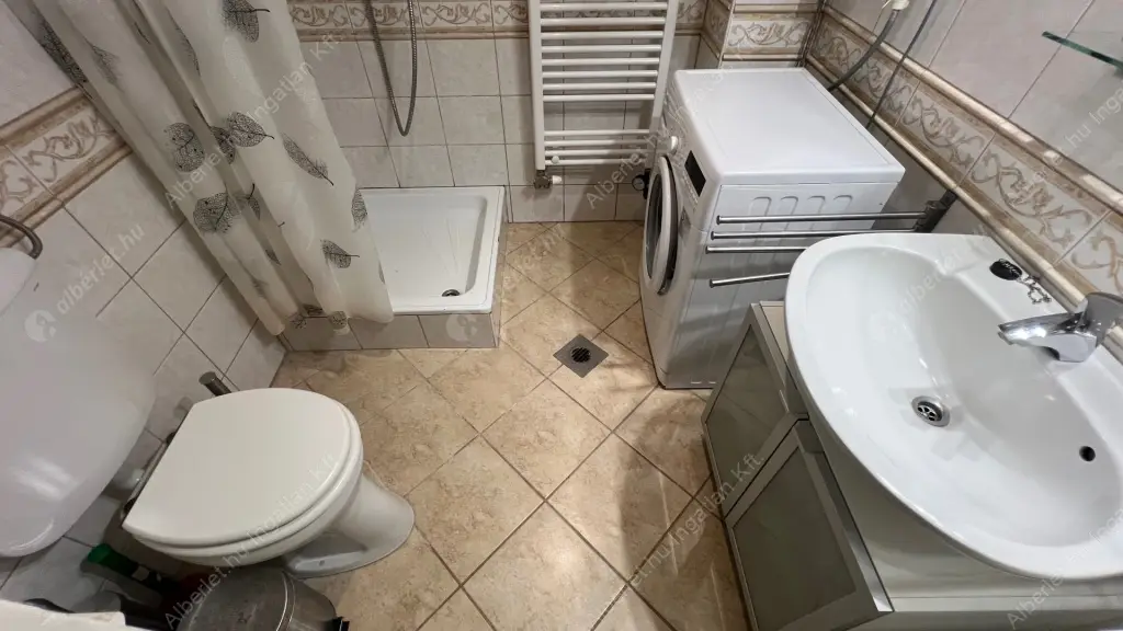 Kiadó albérlet 225000 Ft/hó áron: Budapest, VII. kerület  Király utca. Mérete: 44 nm, 1 szobás | Alberlet.hu - 6572846