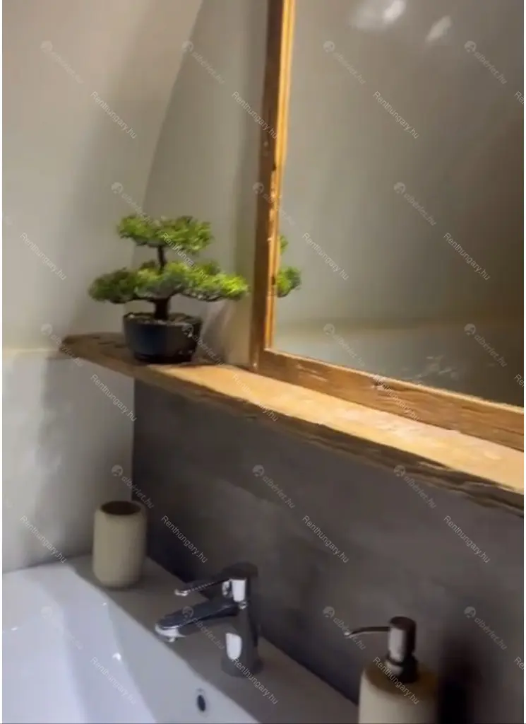 Kiadó albérlet 220000 Ft/hó áron: Budapest, VII. kerület  Király utca. Mérete: 46 nm, 2 szobás | Alberlet.hu - 6654845