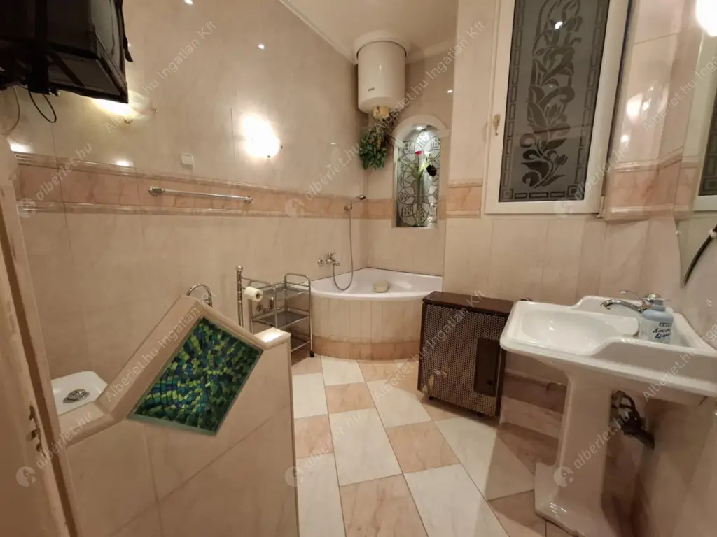 Kiadó albérlet 450000 Ft/hó áron: Budapest, VII. kerület  Király utca. Mérete: 64 nm, 2 szobás | Alberlet.hu - 6595718