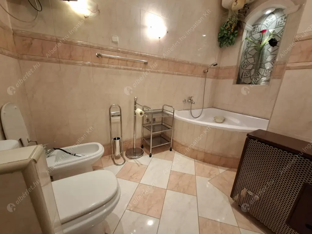 Kiadó albérlet 450000 Ft/hó áron: Budapest, VII. kerület  Király utca. Mérete: 64 nm, 2 szobás | Alberlet.hu - 6611955
