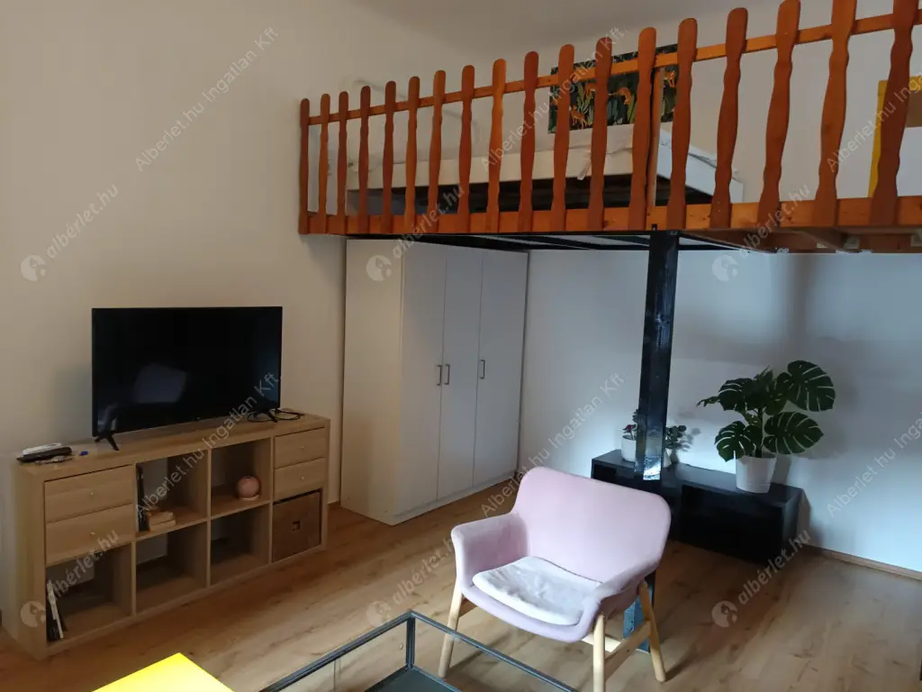 Kiadó albérlet 250000 Ft/hó áron: Budapest, VII. kerület  Klauzál tér. Mérete: 37 nm, 1 szobás | Alberlet.hu - 6582567