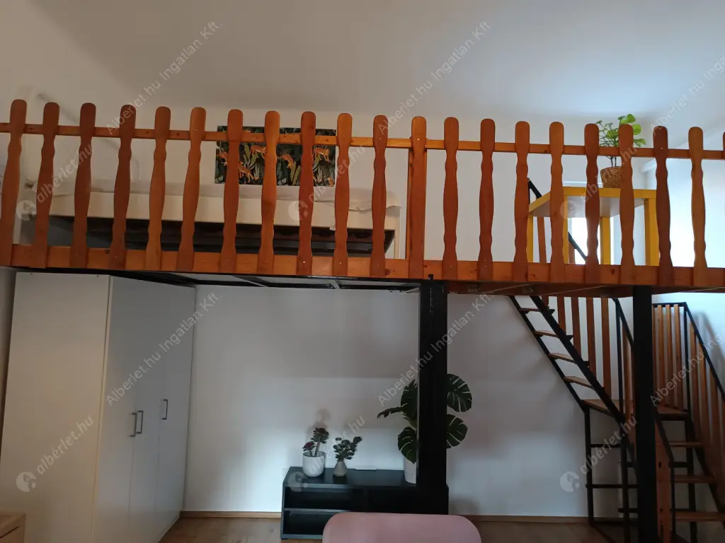 Kiadó albérlet 250000 Ft/hó áron: Budapest, VII. kerület  Klauzál tér. Mérete: 37 nm, 1 szobás | Alberlet.hu - 6582569