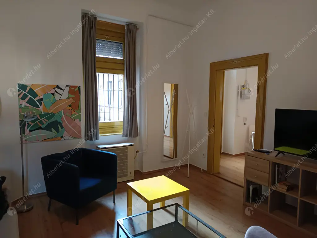 Kiadó albérlet 250000 Ft/hó áron: Budapest, VII. kerület  Klauzál tér. Mérete: 37 nm, 1 szobás | Alberlet.hu - 6589110