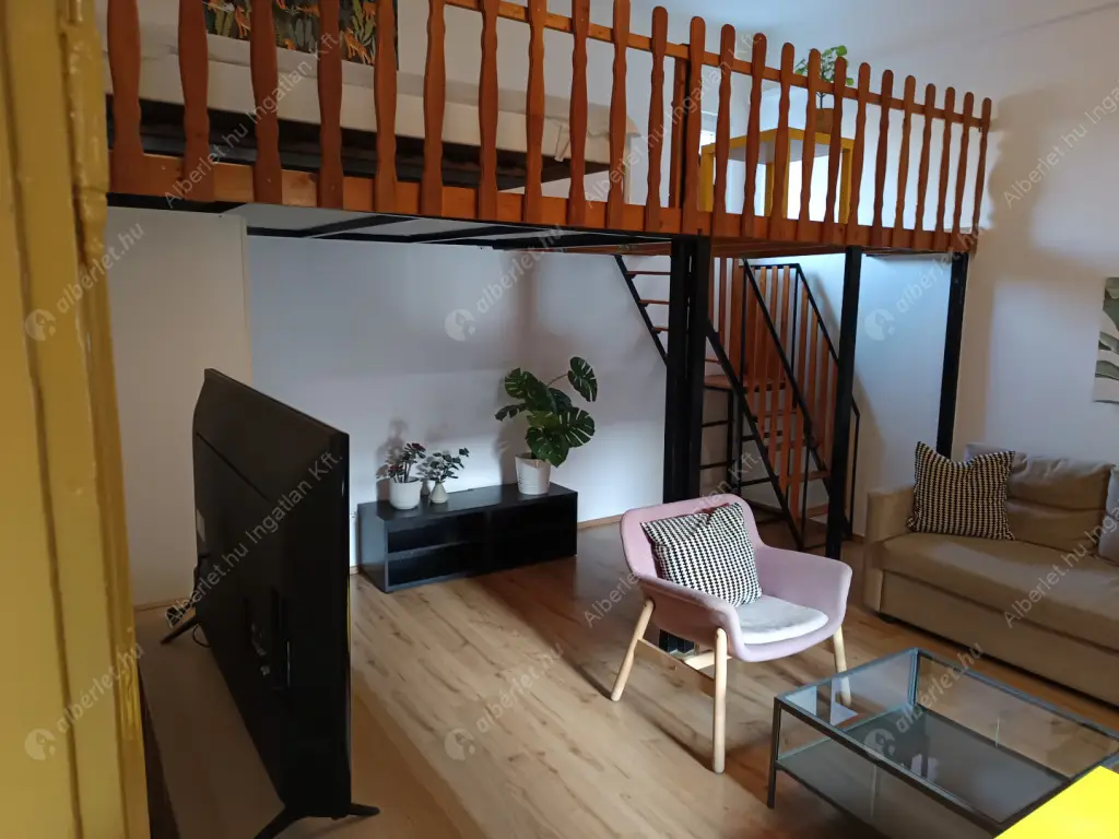 Kiadó albérlet 250000 Ft/hó áron: Budapest, VII. kerület  Klauzál tér. Mérete: 37 nm, 1 szobás | Alberlet.hu - 6589111