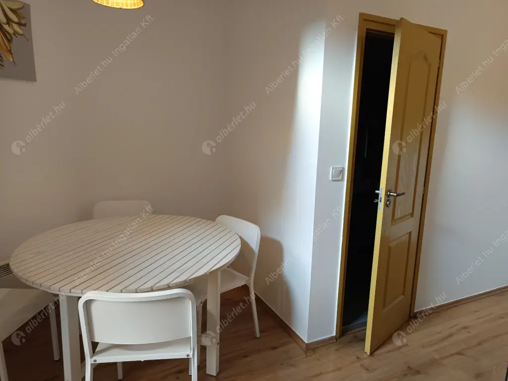 Kiadó albérlet 250000 Ft/hó áron: Budapest, VII. kerület  Klauzál tér. Mérete: 37 nm, 1 szobás | Alberlet.hu - 6589117