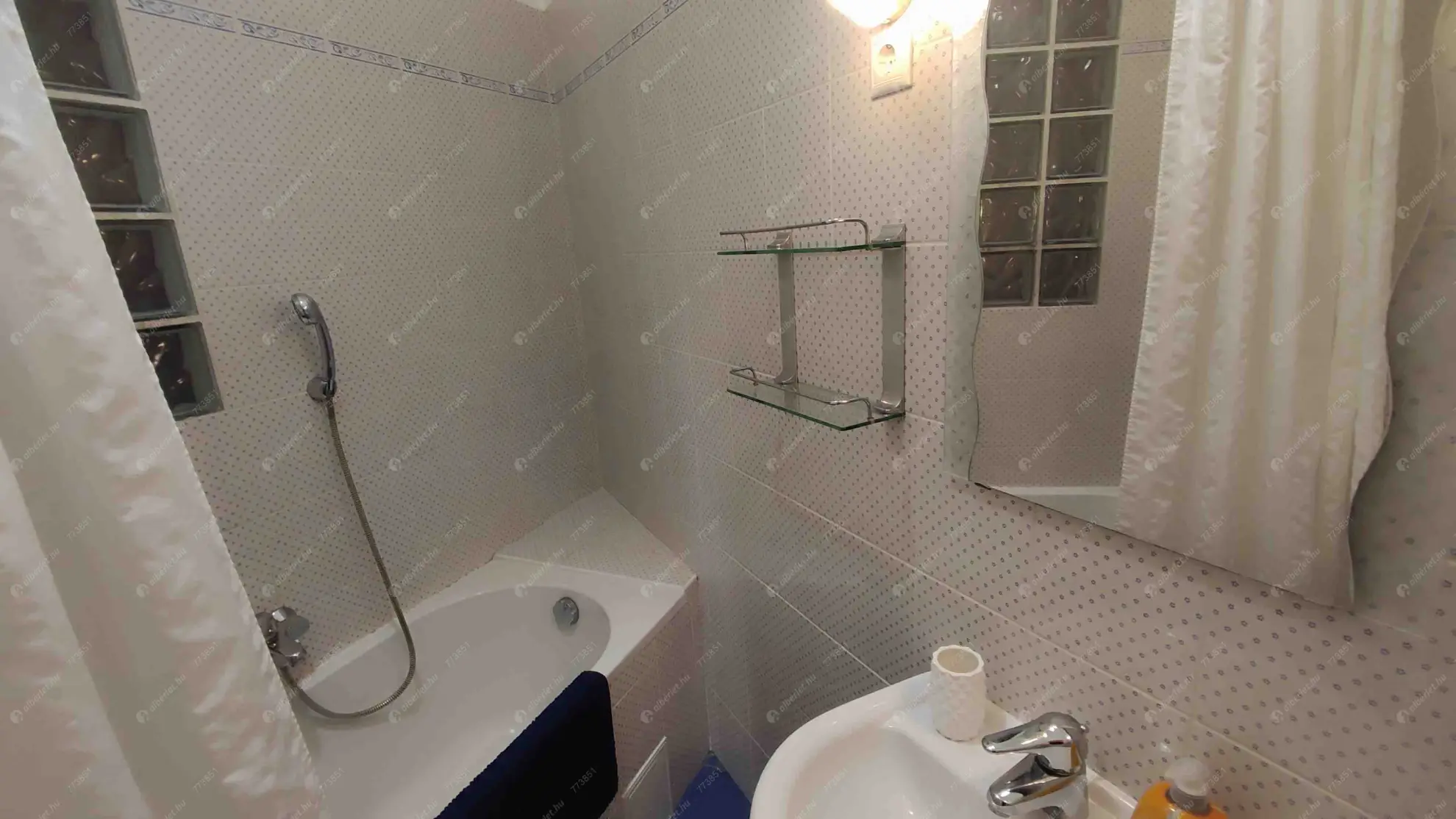 Kiadó albérlet 200000 Ft/hó áron: Budapest, VII. kerület  Klauzál tér. Mérete: 74 nm, 2 szobás | Alberlet.hu - 6638499