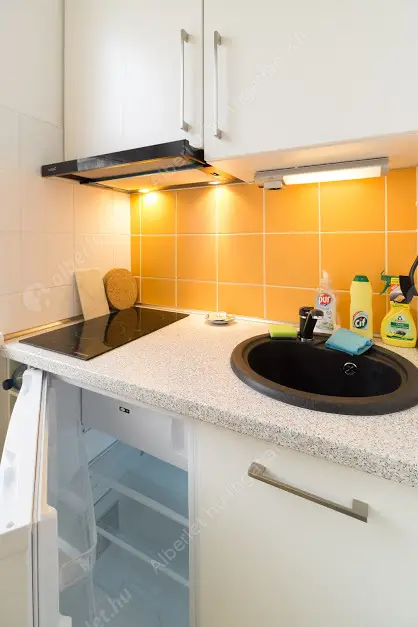 Kiadó albérlet 240000 Ft/hó áron: Budapest, VII. kerület  Madách Imre tér. Mérete: 30 nm, 1 szobás | Alberlet.hu - 6580371