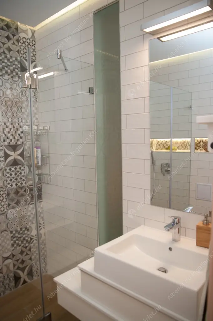 Kiadó albérlet 408000 Ft/hó áron: Budapest, VII. kerület  Madách Imre tér. Mérete: 59 nm, 2 szobás | Alberlet.hu - 6517401