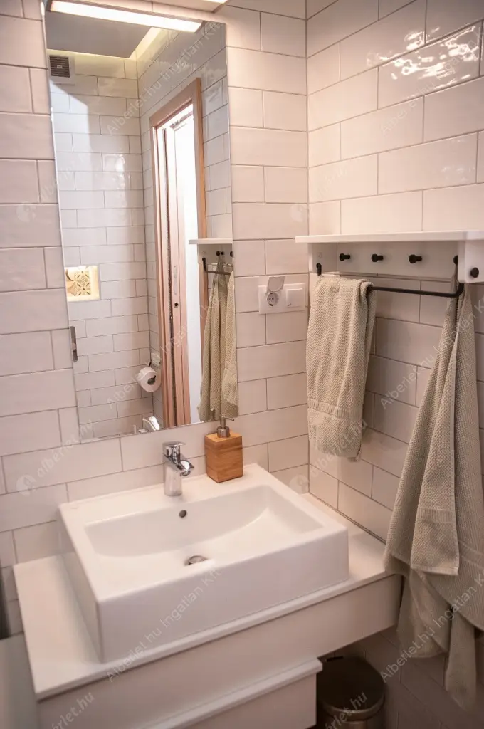 Kiadó albérlet 408000 Ft/hó áron: Budapest, VII. kerület  Madách Imre tér. Mérete: 59 nm, 2 szobás | Alberlet.hu - 6517402