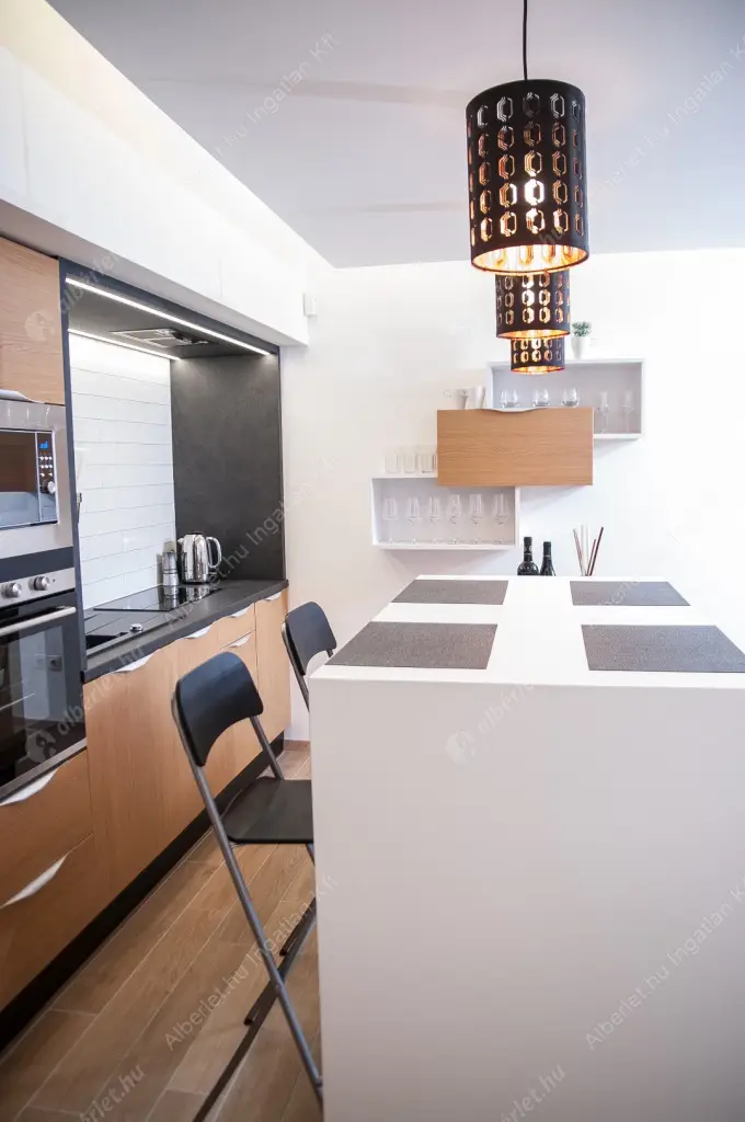 Kiadó albérlet 408000 Ft/hó áron: Budapest, VII. kerület  Madách Imre tér. Mérete: 59 nm, 2 szobás | Alberlet.hu - 6517407