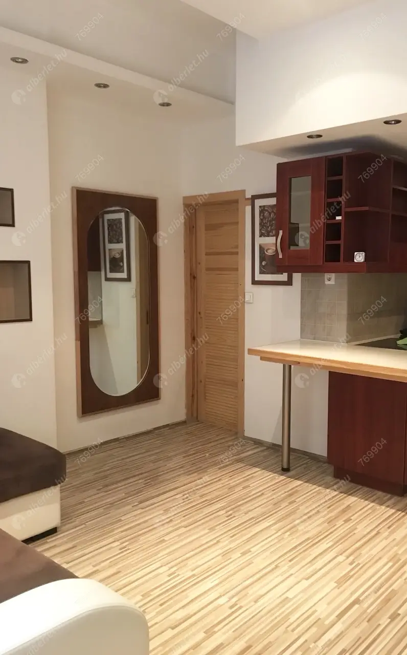 Kiadó albérlet 230000 Ft/hó áron: Budapest, VII. kerület  Madách tér. Mérete: 27 nm, 1 szobás | Alberlet.hu - 6563213