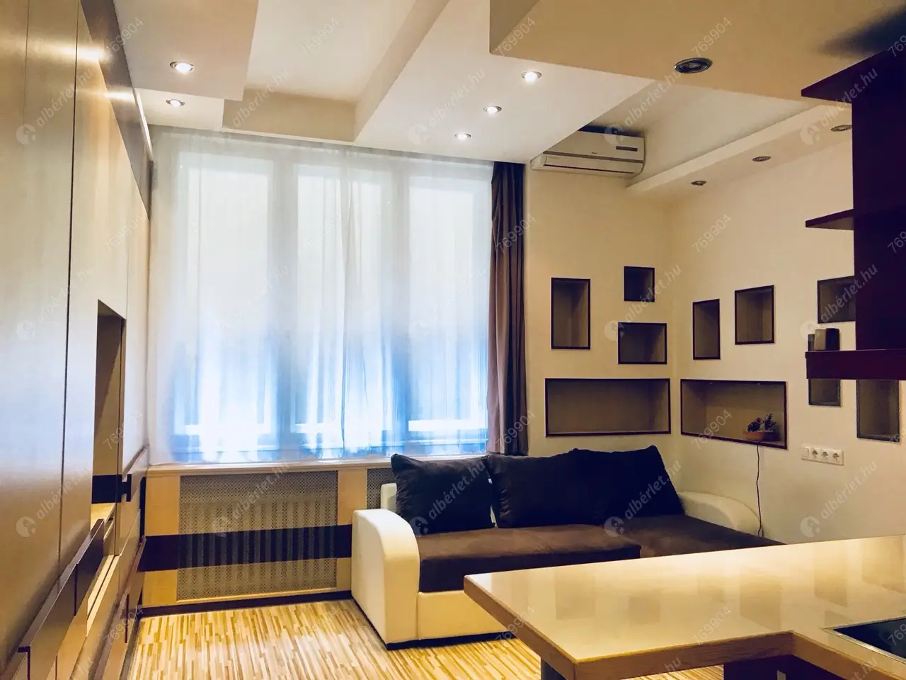 Kiadó albérlet 230000 Ft/hó áron: Budapest, VII. kerület  Madách tér. Mérete: 27 nm, 1 szobás | Alberlet.hu - 6563219