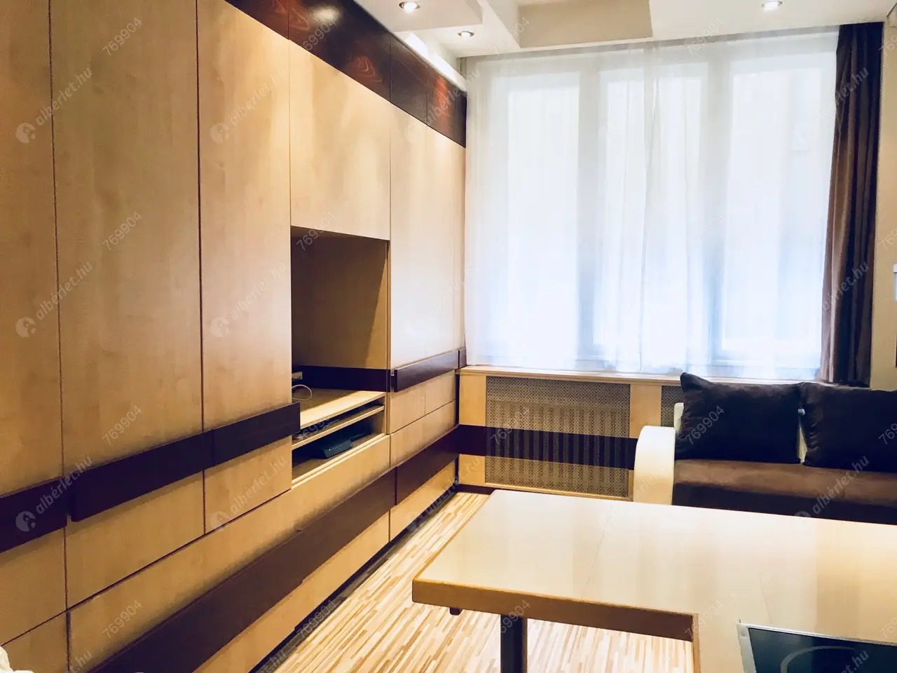 Kiadó albérlet 230000 Ft/hó áron: Budapest, VII. kerület  Madách tér. Mérete: 27 nm, 1 szobás | Alberlet.hu - 6563220